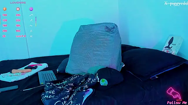Piggy Eddy online show from 06.11.26