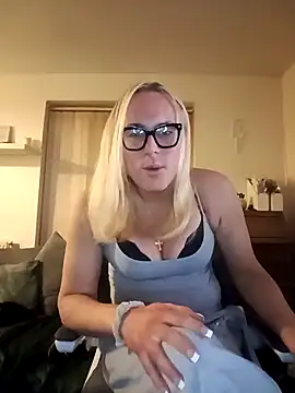 Snapshot of Connie_Pepper chatting on 02.23.25 Connie Pepper online show from 02.23.25