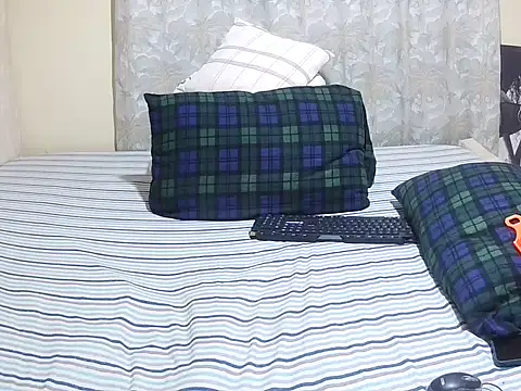 Snapshot of slender_sweet chatting on 05.15.26 slender sweet online show from 05.15.26