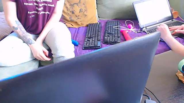 Snapshot of Caroline1995 chatting on 03.20.25 Caroline1995 online show from 03.20.25