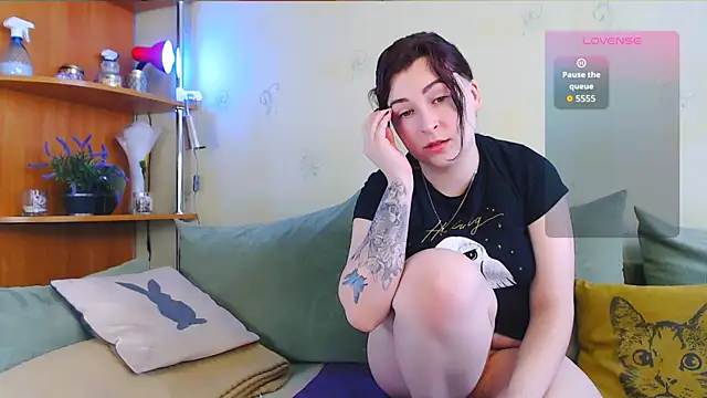 Snapshot of Caroline1995 chatting on 11.25.25 Caroline1995 online show from 11.25.25