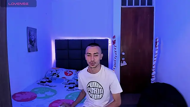 Snapshot of steven_hott8 chatting on 12.15.24 steven hott8 online show from 12.15.24