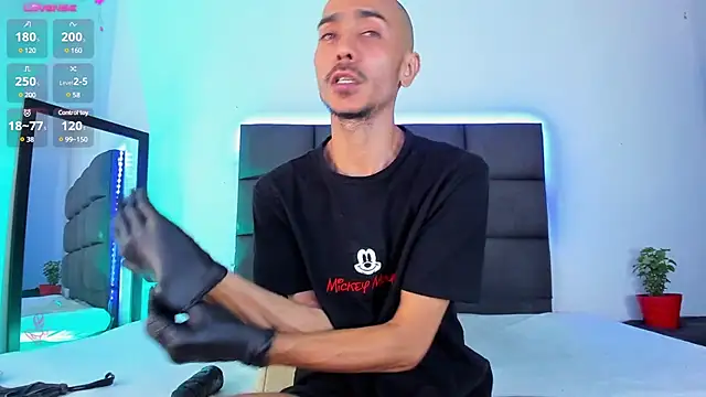 Snapshot of steven_hott8 chatting on 02.21.25 steven hott8 online show from 02.21.25