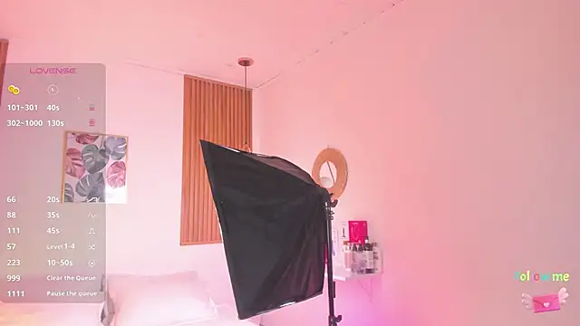 TiffanyWright online show from 11.06.25