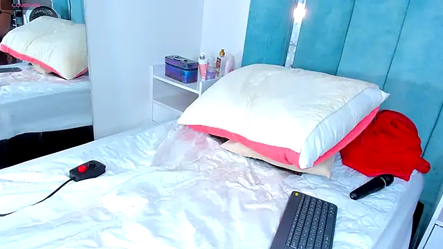 CintiaVega online show from 02.25.25