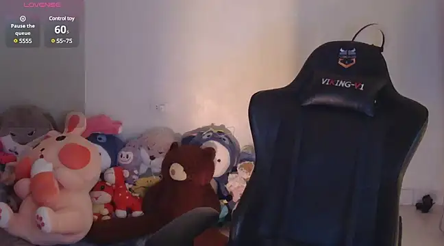 Snapshot of TimmyZi chatting on 12.27.24 TimmyZi online show from 12.27.24