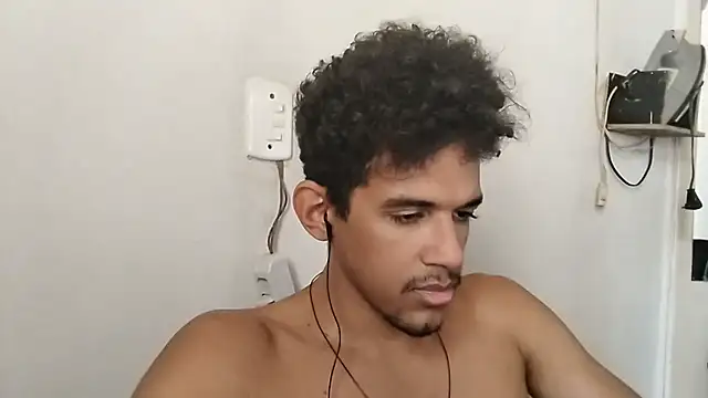 Snapshot of RenziTatte chatting on 10.13.25 RenziTatte online show from 10.13.25