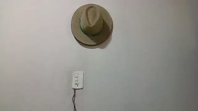 Snapshot of RenziTatte chatting on 10.28.25 RenziTatte online show from 10.28.25