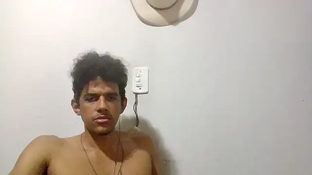 Snapshot of RenziTatte chatting on 11.11.25 RenziTatte online show from 11.11.25