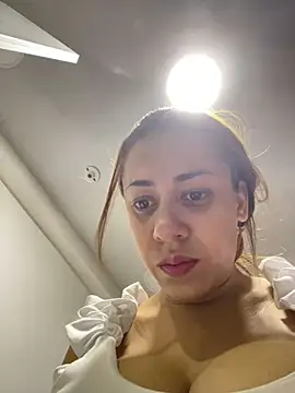 Snapshot of AnnbellaRosse chatting on 02.15.25 AnnbellaRosse online show from 02.15.25