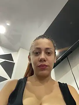 Snapshot of AnnbellaRosse chatting on 03.18.25 AnnbellaRosse online show from 03.18.25