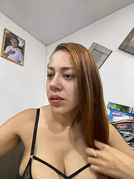 Snapshot of AnnbellaRosse chatting on 03.19.25 AnnbellaRosse online show from 03.19.25