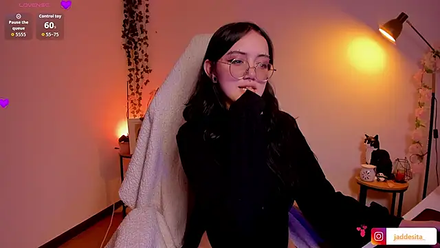 suzumi   online show from 10.29.25