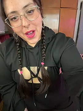Snapshot of Mizztikaa chatting on 10.13.25 Mizztikaa online show from 10.13.25