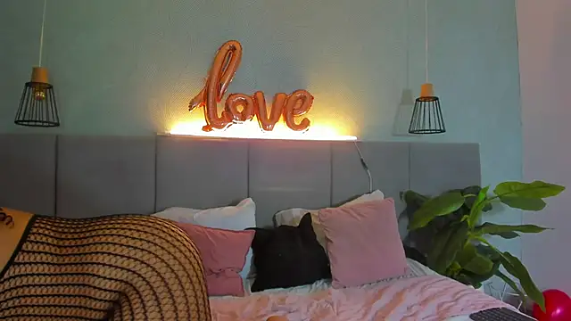 Annie-Wolf online show from 02.15.25