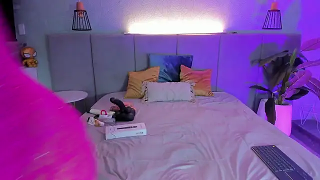 Annie-Wolf online show from 03.13.25