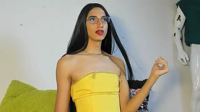 Snapshot of CharlotteLauren chatting on 09.18.25 CharlotteLauren online show from 09.18.25