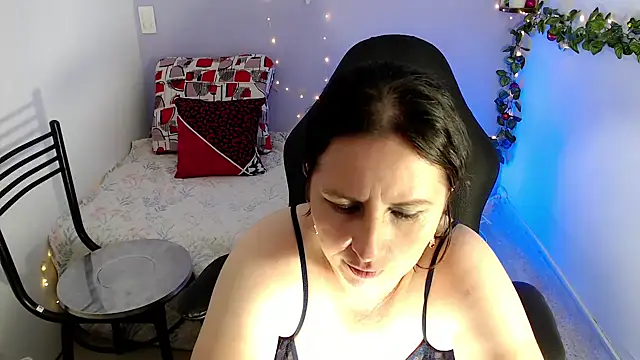 victoria jones online show from 02.04.25