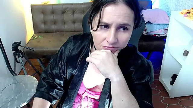 victoria jones online show from 03.12.25