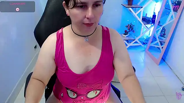 Snapshot of victoria_jones chatting on 02.02.26 victoria jones online show from 02.02.26