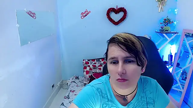 Snapshot of victoria_jones chatting on 02.04.26 victoria jones online show from 02.04.26