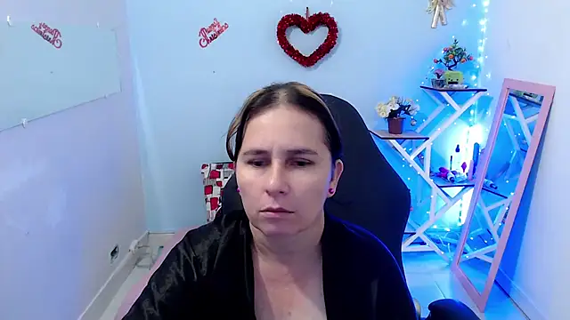 Snapshot of victoria_jones chatting on 02.19.26 victoria jones online show from 02.19.26