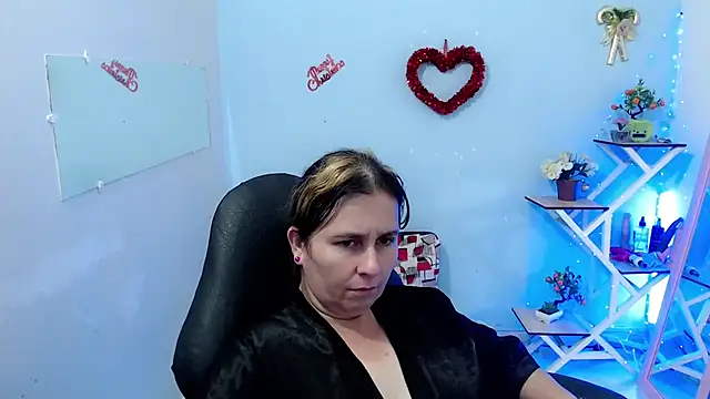 Snapshot of victoria_jones chatting on 02.26.26 victoria jones online show from 02.26.26