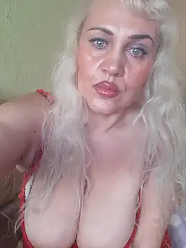 Snapshot of IsabellaBoni chatting on 03.06.25 IsabellaBoni online show from 03.06.25