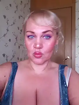 Snapshot of IsabellaBoni chatting on 10.02.25 IsabellaBoni online show from 10.02.25