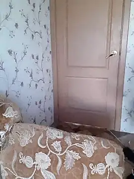 Snapshot of IsabellaBoni chatting on 10.13.25 IsabellaBoni online show from 10.13.25