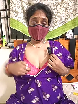 Snapshot of Tamil--Rani chatting on 01.29.25 Tamil--Rani online show from 01.29.25