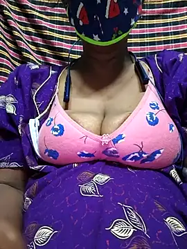 Snapshot of Tamil--Rani chatting on 03.08.25 Tamil--Rani online show from 03.08.25