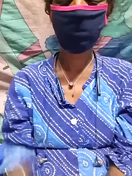 Snapshot of Tamil--Rani chatting on 10.29.25 Tamil--Rani online show from 10.29.25