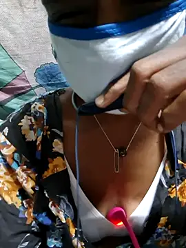 Snapshot of Tamil--Rani chatting on 11.17.25 Tamil--Rani online show from 11.17.25