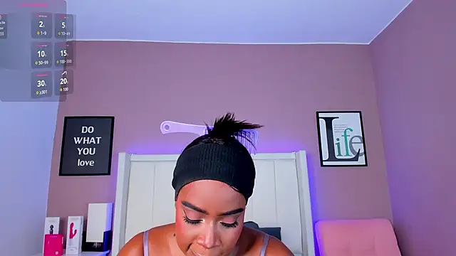 Britanymooree online show from 09.11.25