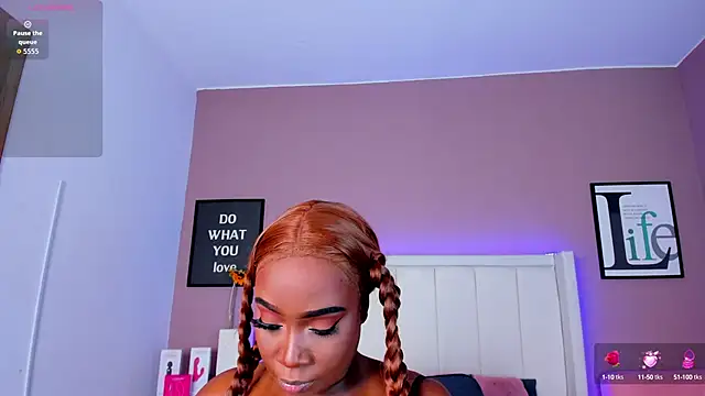 Britanymooree online show from 09.25.25