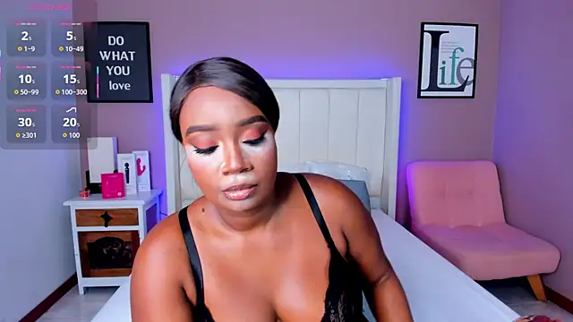 Britanymooree online show from 11.10.25