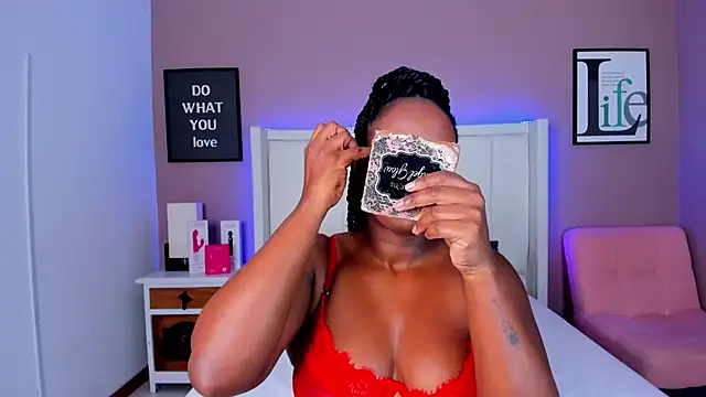 Britanymooree online show from 11.28.25