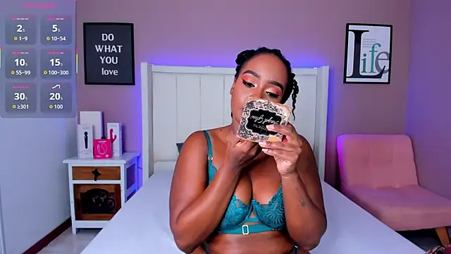 Britanymooree online show from 12.18.25