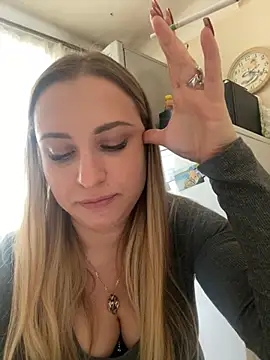 Snapshot of OlgaBuzzz chatting on 03.04.25 OlgaBuzzz online show from 03.04.25