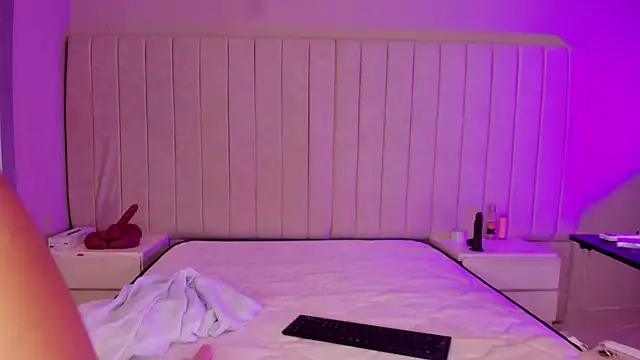 Littleolivia  online show from 01.06.26