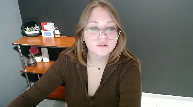 lady minx online show from 12.26.24