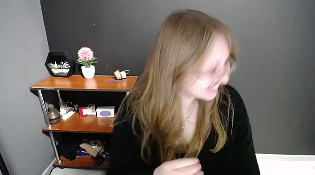 lady minx online show from 03.17.25