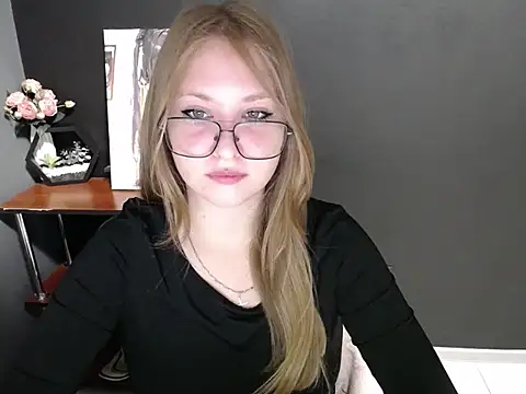 lady minx online show from 10.10.25