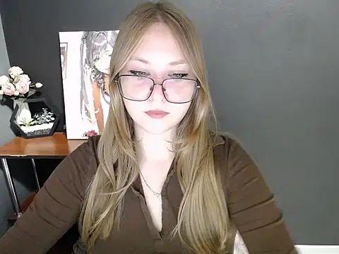 lady minx online show from 10.14.25