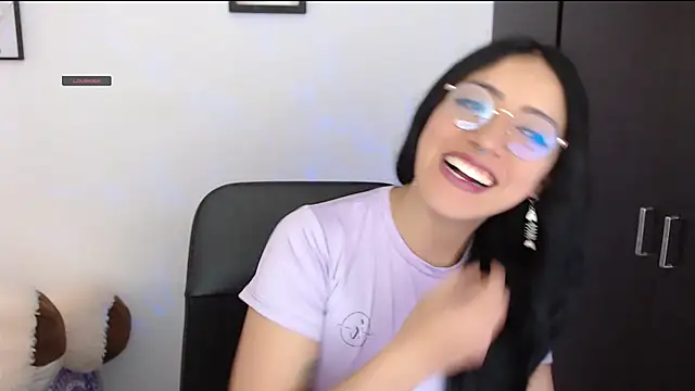 Snapshot of Suzanne_abbey chatting on 11.20.25 Suzanne abbey online show from 11.20.25