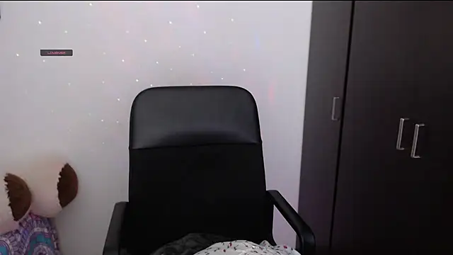 Snapshot of Suzanne_abbey chatting on 11.26.25 Suzanne abbey online show from 11.26.25