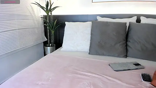 Snapshot of StacyRigel chatting on 10.29.25 StacyRigel online show from 10.29.25