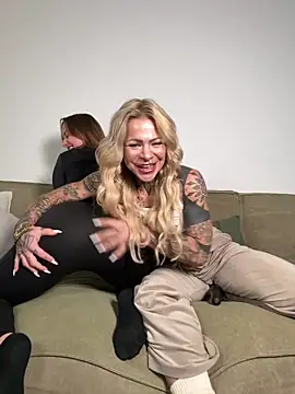 Snapshot of Divina_X_ chatting on 02.08.26 Divina X online show from 02.08.26