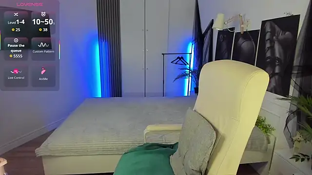 SashaSunlight online show from 10.16.25